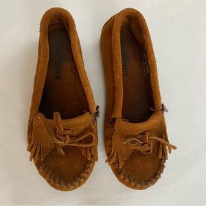 Minnetonka suede moccasins size 5